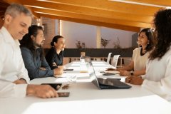 <b>企业发展规划与管理咨询</b>